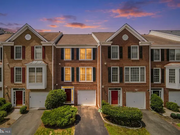 25251 Dunvegan Sq, Chantilly, VA 20152