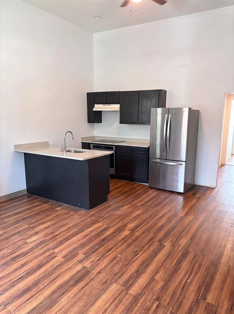 Spacious 5-Bedroom Home in Memphis Available Now! — Photo 3