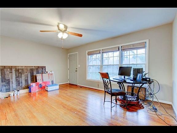 5th image of 4026 Holiday Ln