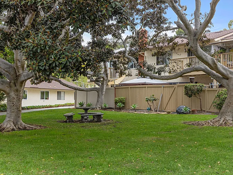 3661 Harvard Dr — Photo 26