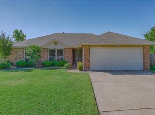 916 Sennybridge Ct, Yukon, OK 73099