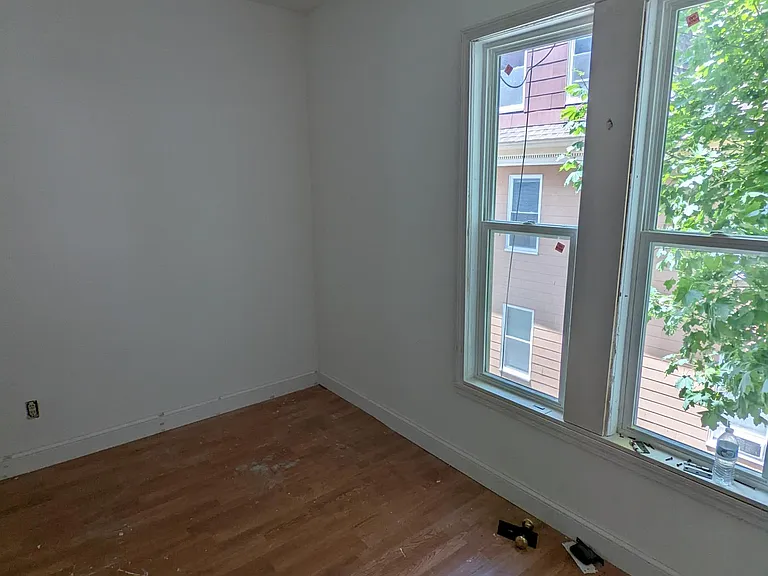 4 Euclid Ave #3 — Photo 8