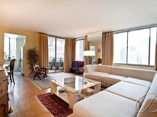 232-236 E 47th St #21E, New York, NY 10017