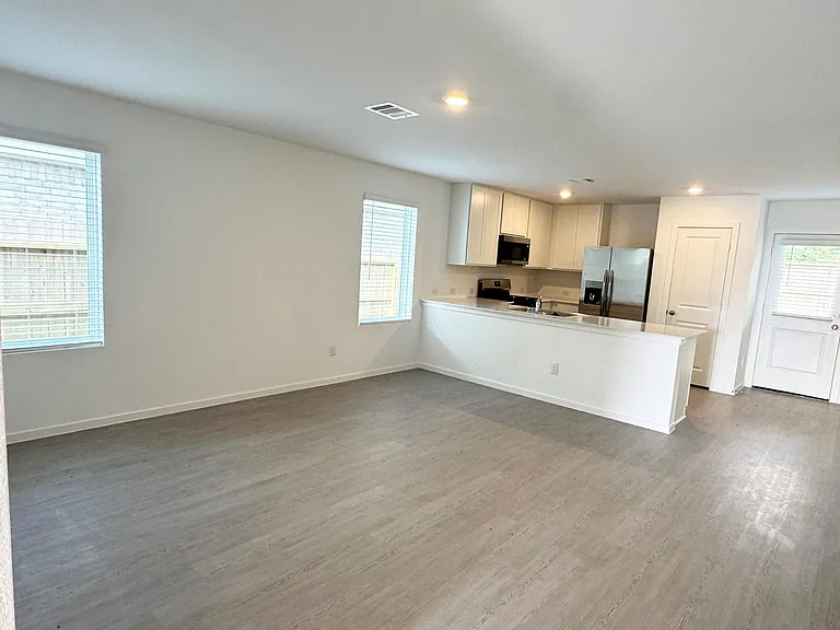 31509 Pianella Ln — Photo 2