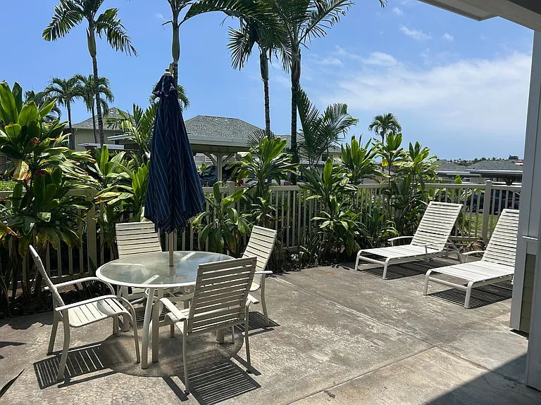 Lanai & included furniture
