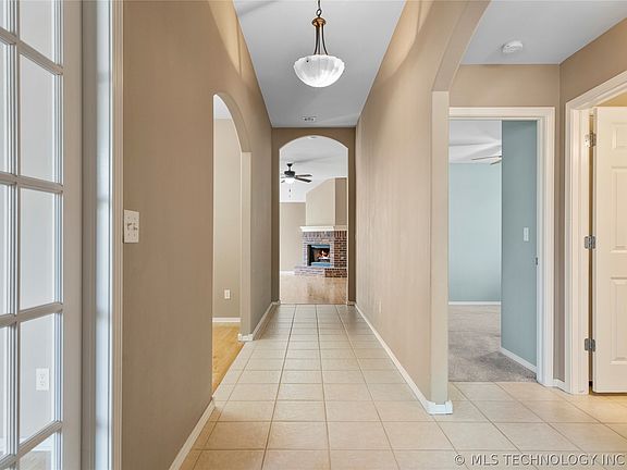 2nd image of 2025 W Woodbury St N