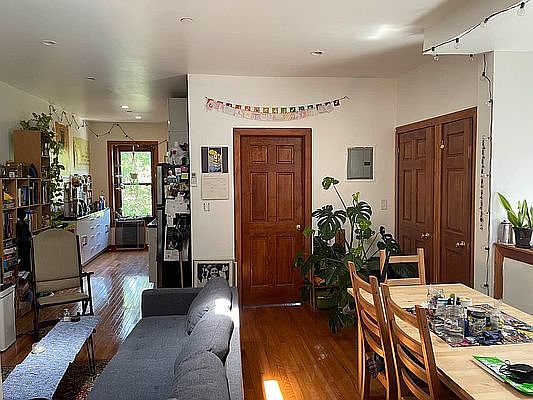 3rd image of 405 Clermont Ave APT 4