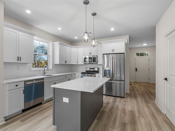 5th image of 1275 Middle Country Rd #2B-2Ba-1273Sqft