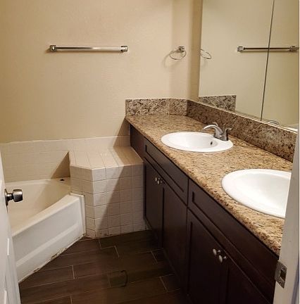 4th image of 1152 Kimball St