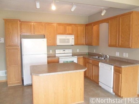 4th image of 12111 Xylite Street NE