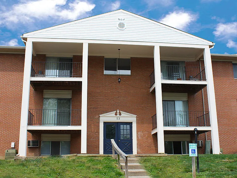 Crown Ridge Apartments — Photo 35