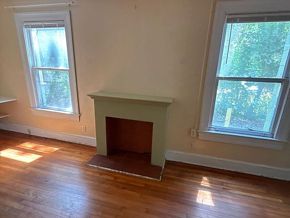 4th image of 507 E College Ave Unit 4