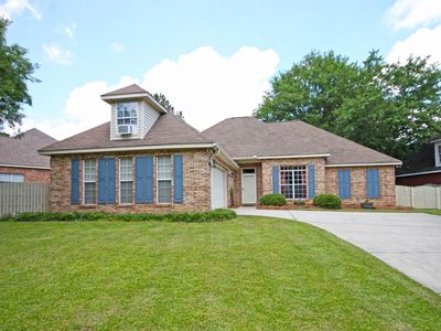 105 Links View Ct, Bonaire, GA, 31005