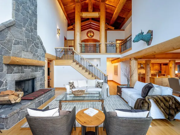 3826 Sunridge Dr, Whistler, BC V8E 0W1