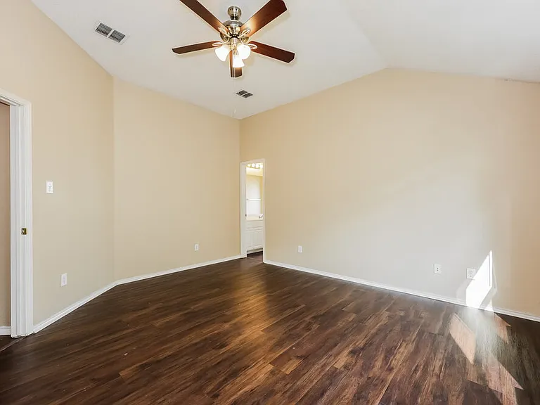 2021 Wildwood Dr — Photo 10