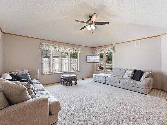 5th image of 207 Circle View Dr