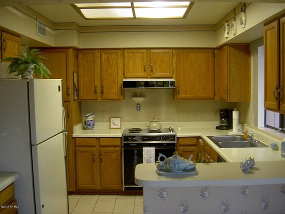 2nd image of 945 N Pasadena St Unit 108