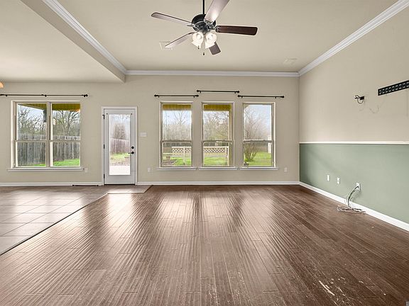 4th image of 39059 Elliott Ave