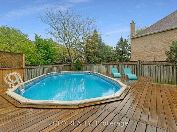 3rd image of 272 Elman Cres