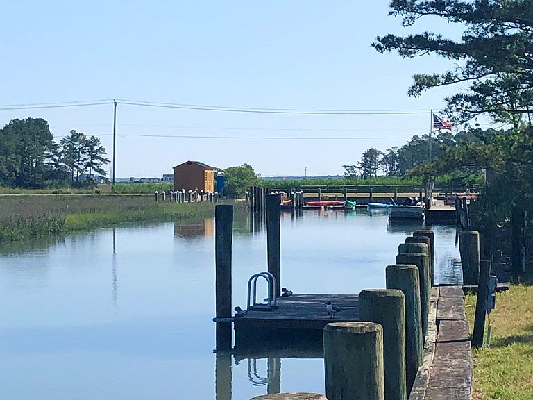 7112 Piney Island Rd Chincoteague Island, VA, 23336 Apartments for
