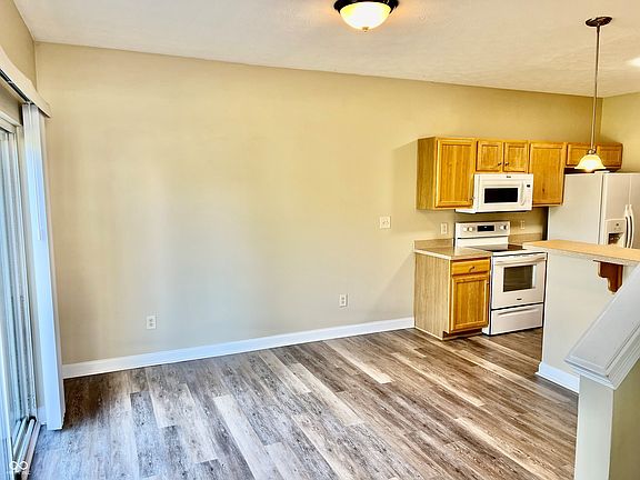 5th image of 4022 Bullfinch Way #A