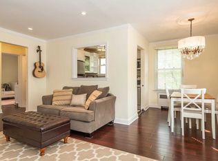 38 Edwards St APT 2A, Roslyn Heights, NY 11577