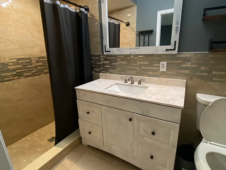 1822 W Kirby St — Photo 3