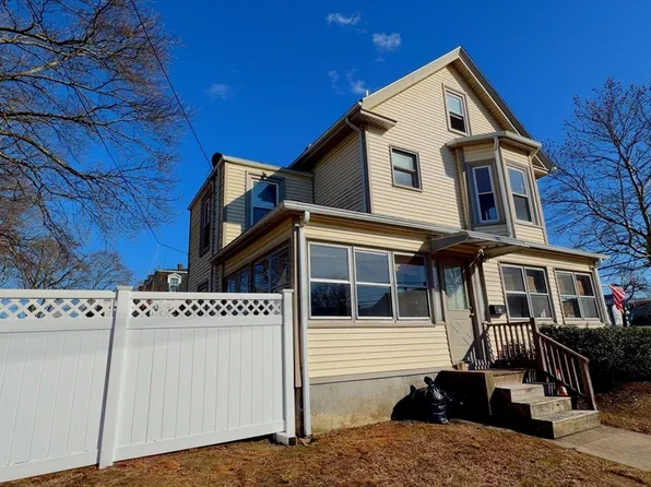 13 Wright St, Stoneham, MA 02180