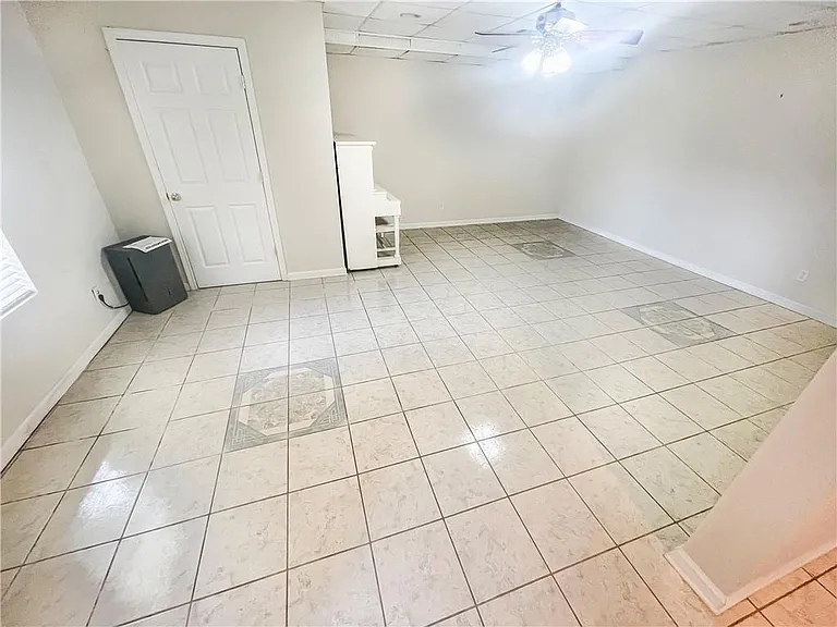 140 Calborne Ct — Photo 35