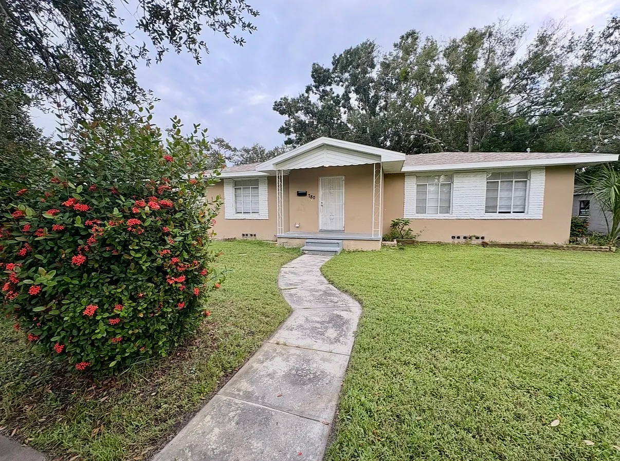 4 bed, 1201 sqft, $2,500 — Photo 1