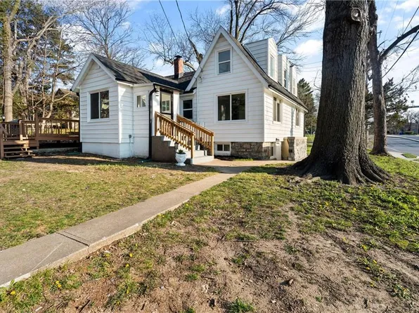 8616 Johnson Dr, Overland Park, KS 66202