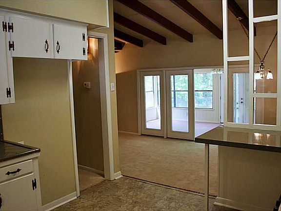 4th image of 3317 Terrace Dr