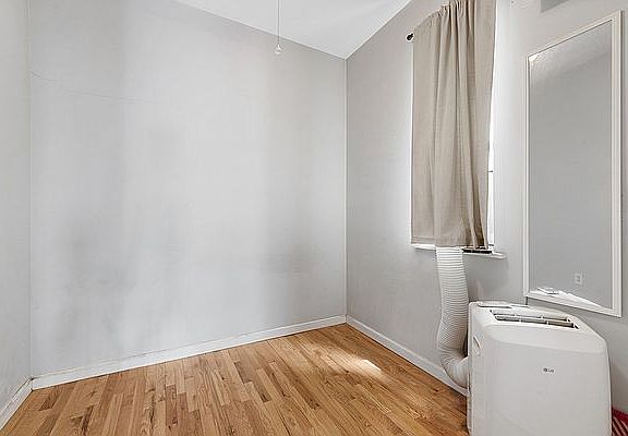 2nd image of 433 W 46th St #5FF