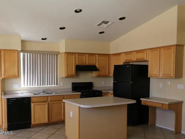 814 W Morelos St — Photo 6