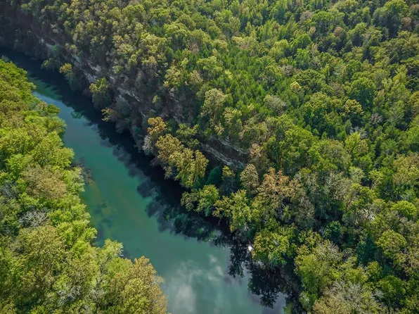 43 Moss Bend Ln, Lancaster, TN 38569