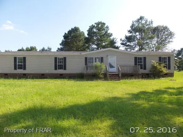 106 Village Ln, Raeford, NC 28376