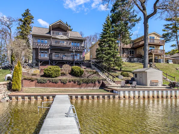 5450 Sharp Dr, Howell, MI 48843