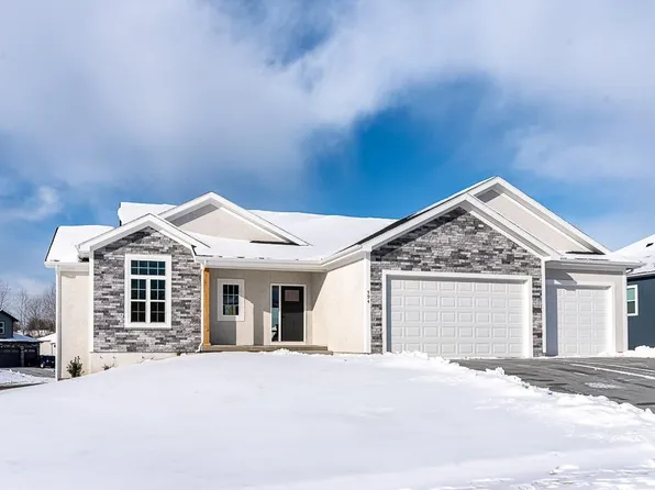 594 N Oakwood Ln, Tonganoxie, KS 66086