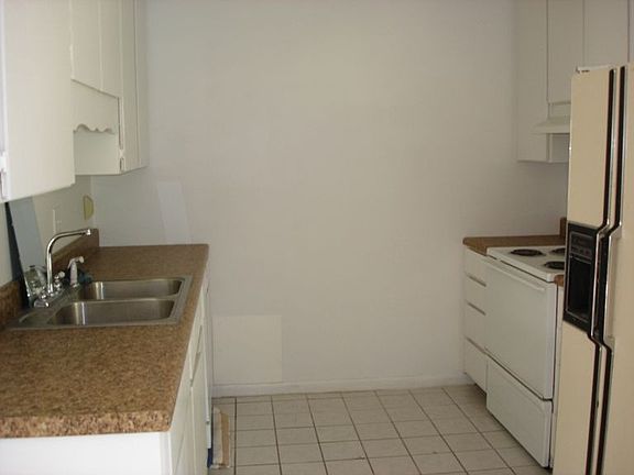 2nd image of 8 Twisted Oak Trl