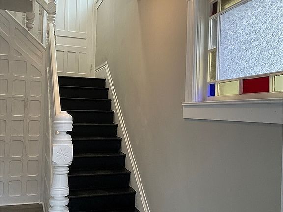 4th image of 609 State St #2