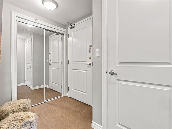 5th image of 427 Aberdeen Ave #105