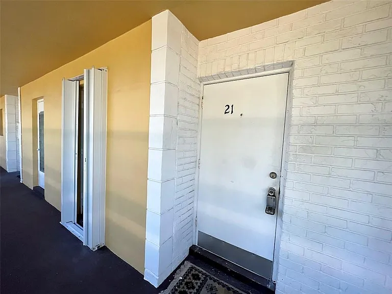 610 SE 2nd Ave #L21 — Photo 13