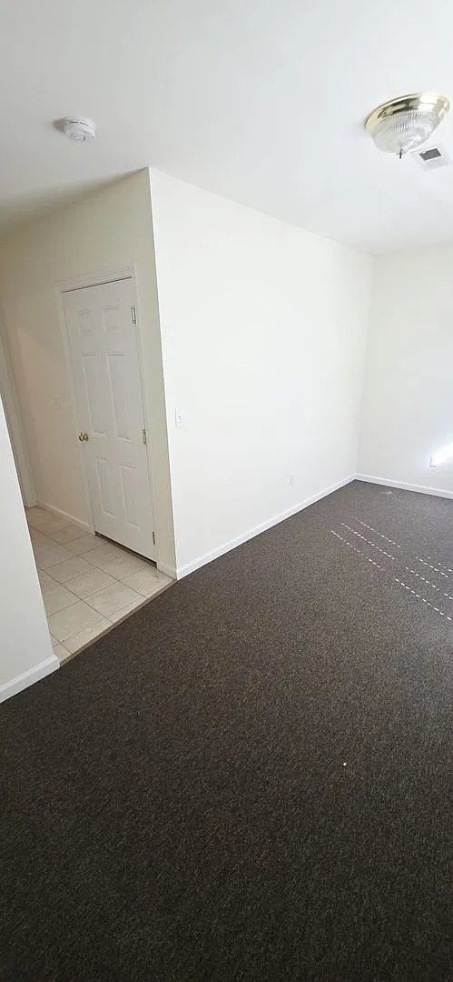 Spacious 2BR North End Townhouse w/ Garage & In-Unit Laundry — Photo 4
