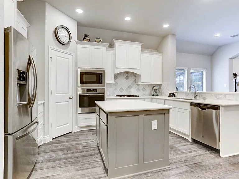 8126 Silverspot Ln — Photo 10