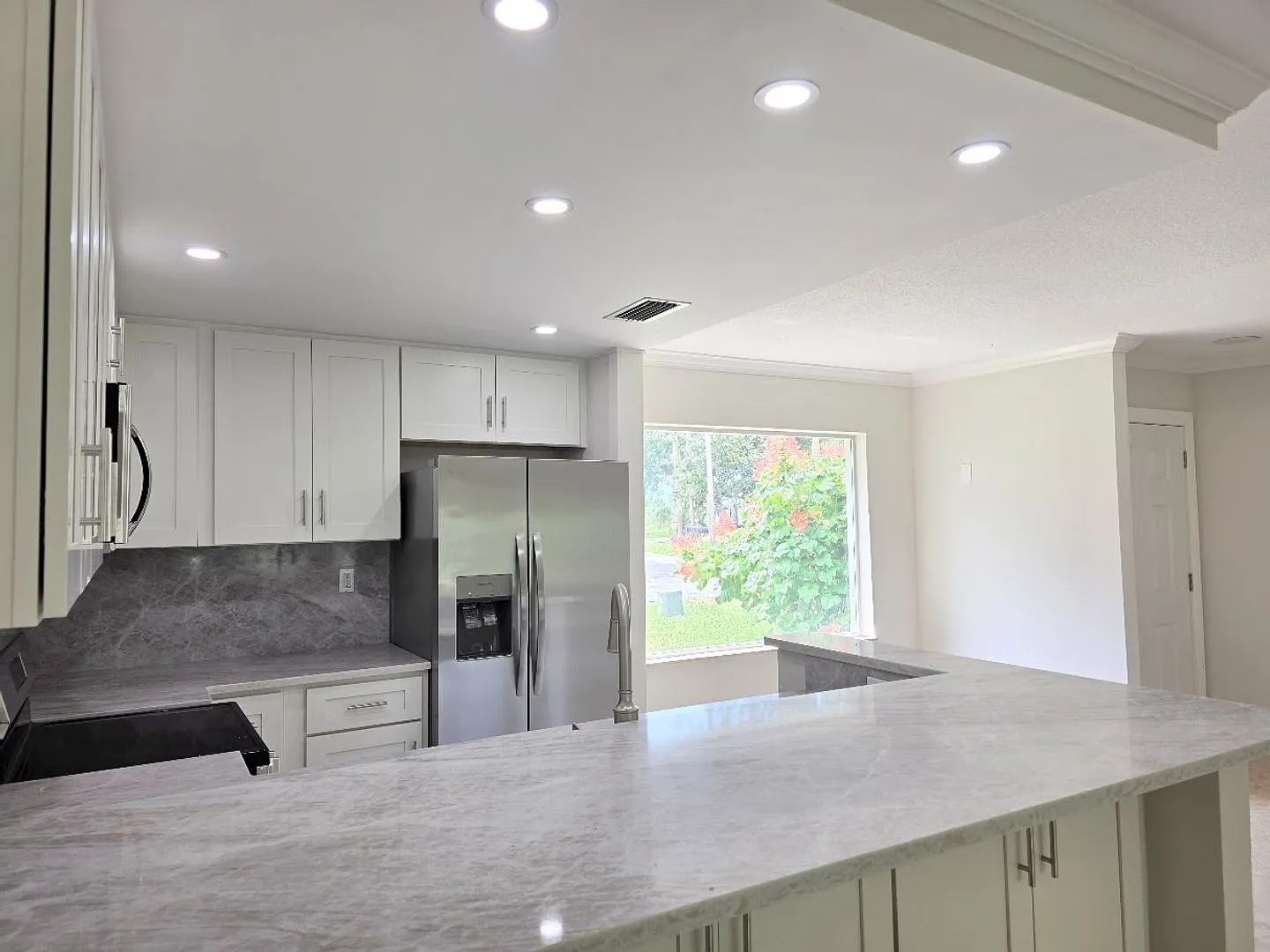 Waterfront 2 Bedroom, 2 Bath Condo with a Dock — Photo 4