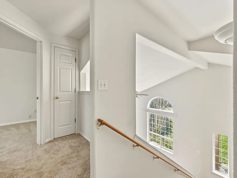 916 McCormick St NE — Photo 14