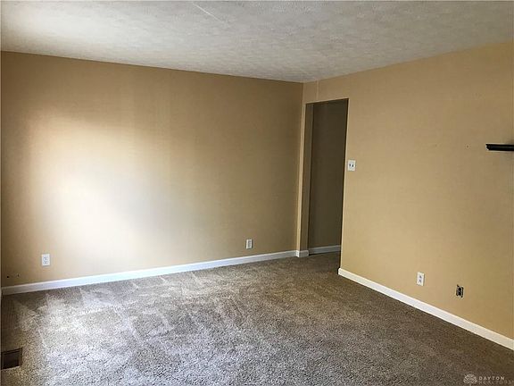 3rd image of 541 Adrian Ct