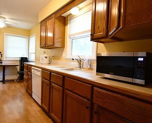 5th image of 2819 Bennett Ave