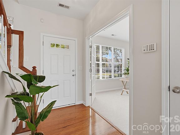 4th image of 1028 Tabard Ln