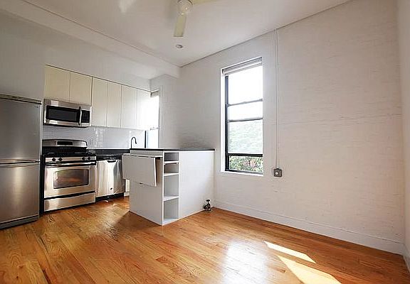 3rd image of 31 Prince St #4C